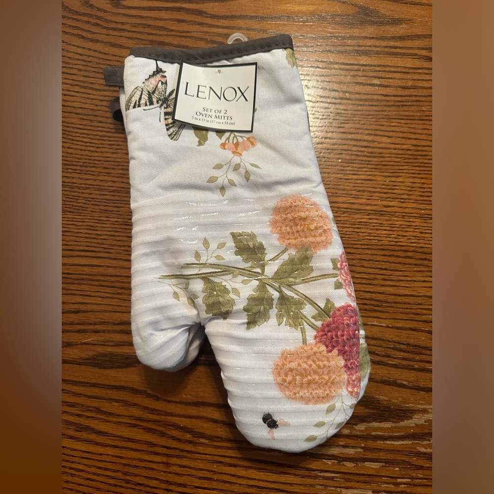 Lennox oven mittens